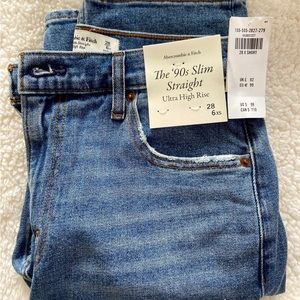 Abercrombie and Fitch Ultra High Rise 90s Slim Straight Jean